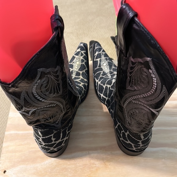 Herencia brand black/ white zebra design on Stingray western boots US 9 1/2 D - Picture 4 of 12